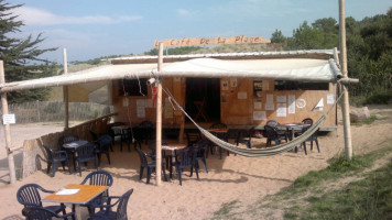 Le Café De La Plage inside