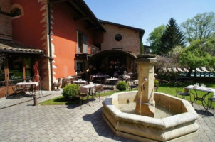 Clos De La Tour inside