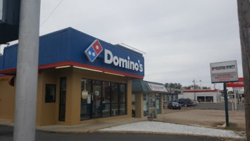 Domino's Pizza outside