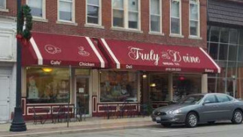 Truly D'vine Bread Co. outside