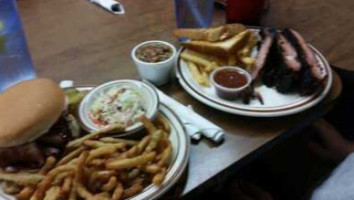 Hodie's Bbq food