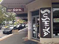 Sushi-Ya outside