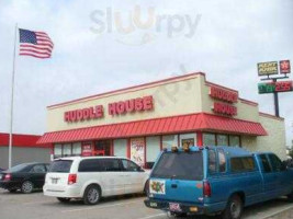 Huddle House outside