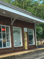 Comet Croissanterie Creamery outside