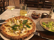 Pizzeria La Nuit food