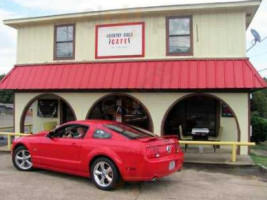 Country Girls Cafe outside