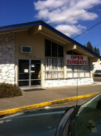 Franz Bakery Outlet outside