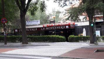 La Montanera outside