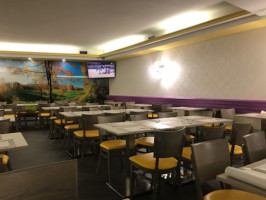 Buffet Yizi inside