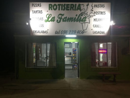 Rotiseria Lafamilia Heladería outside