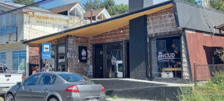 Ancud Pizzas outside