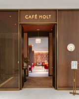 Café Holt Cuisine Contemporaine Canadienne outside