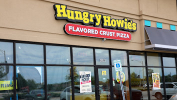 Hungry Howie's Pizza outside