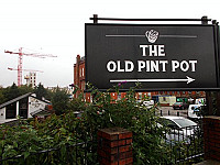 The Old Pint Pot outside