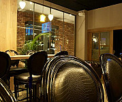 Lavie Gastrobar inside