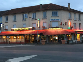 Le Concorde outside