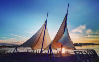 Cardiff Bay Barrage outside