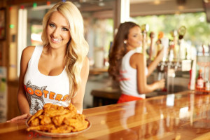 Hooters on 4th Street food