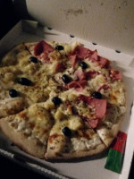 Golden-Plus Pizza food