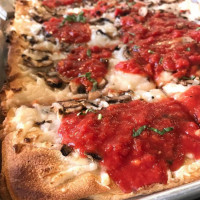 Mandolino's Artisan Pizza food