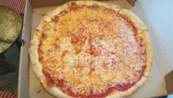 Sal's Brooklyn Pizza food