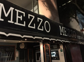 Mezzo Mezzo inside