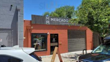 Mercado Mexico outside