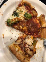 Deep Creek Uno Pizzeria Grill food