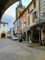 Les Arcades outside