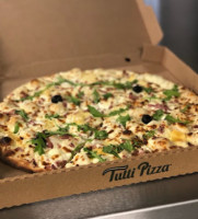 Tutti Pizza food