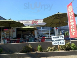 Jac's Deli Frozen Custard outside