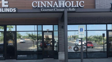 Cinnaholic outside