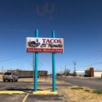 Tacos El Tapatio outside