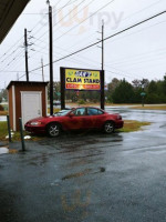 Dan's Clam Stand outside