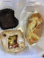 Chantilly's Artisan Bakery food