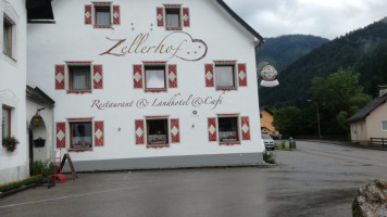 Zellerhof outside