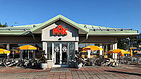 Max Burgers outside