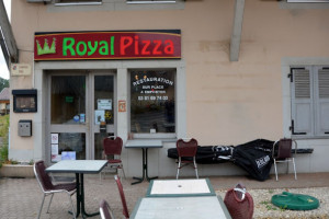 Royal Pizza food