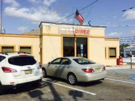 Swedesboro Diner outside