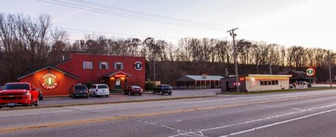 Pizzeria Uno And The Annex inside