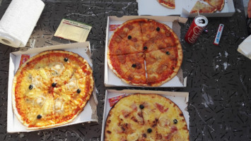 Pizzas Du Bourg food