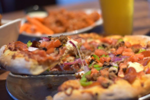 Oggi's Sports Brewhouse Pizza food