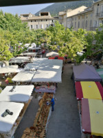 Les Arcades inside