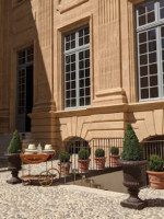 Librairie De L Boyer D'eguilles inside