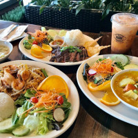 Issara Thai Cuisine food