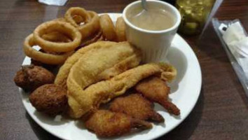 Twin Lakes Catfish Farm food