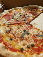 Beppe Pizza food