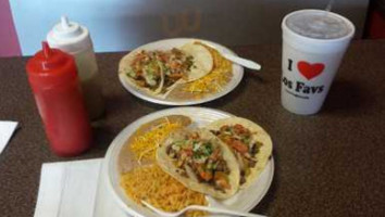 Los Favoritos Taco Shop food