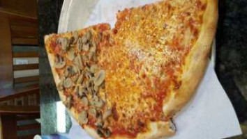 Sal's Pizzeria food