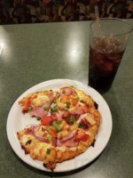 Round Table Pizza food